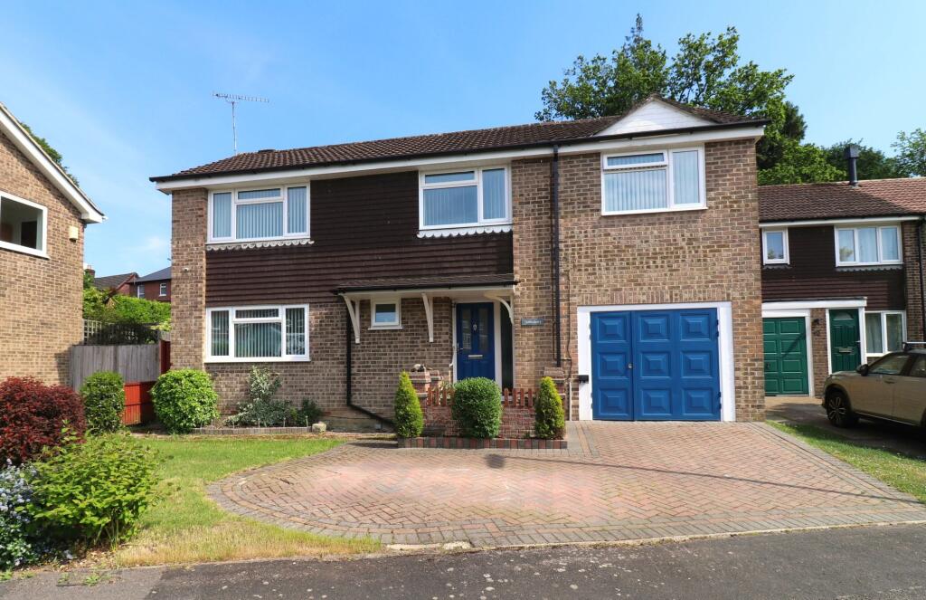 Main image of property: Pineview Close, Bursledon, SO31