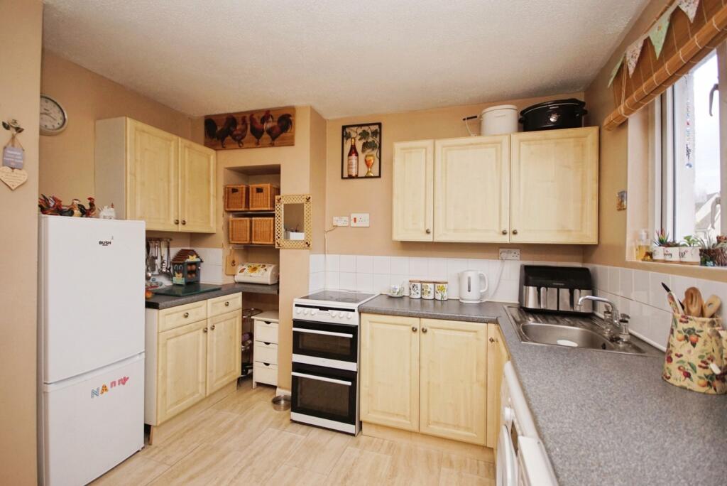 First Avenue, DURSLEY, Gloucestershire, GL11 photo 2