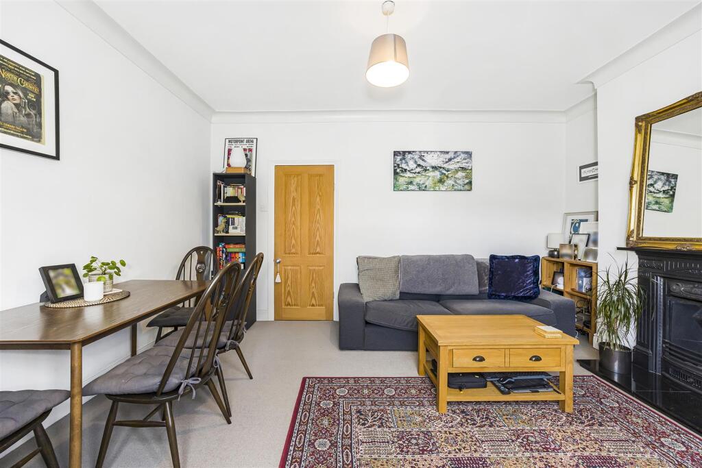 Apartment in London - View 5