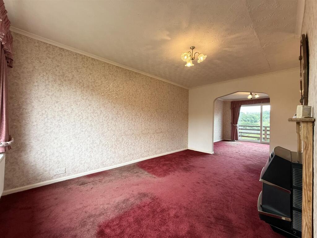 House in Huddersfield, Gilthwaites Estate, Denby Dale - View 5