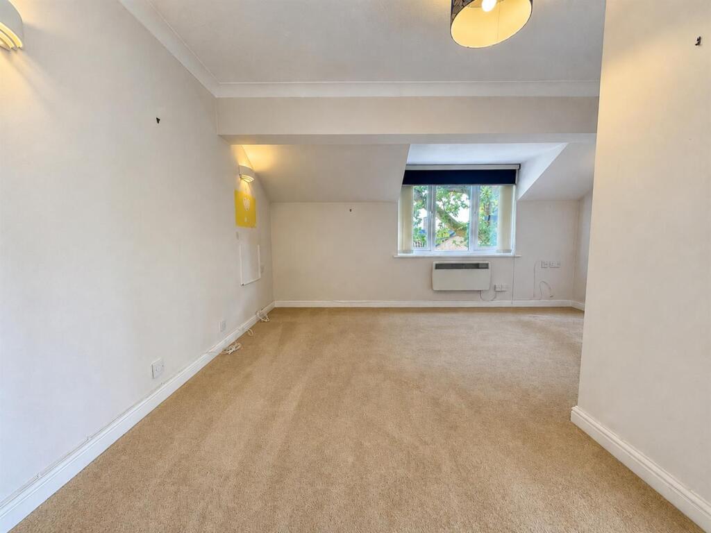 Apartment in Coventry - More
