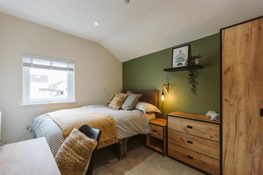 6 bedroom terraced house for rent