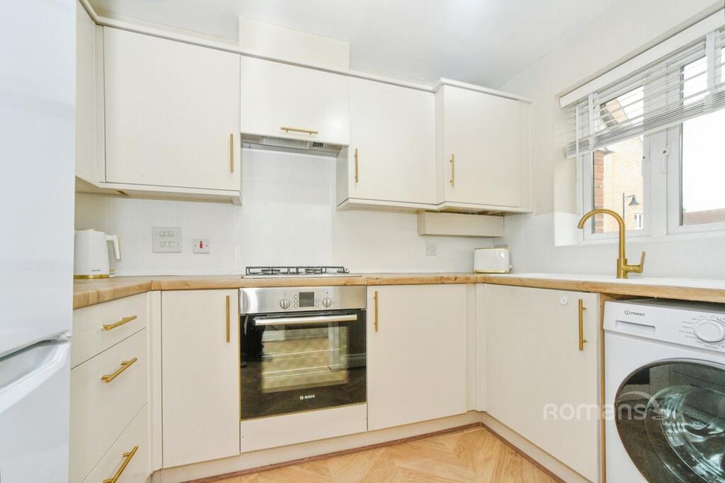House in Swindon, Haydon Wick - More