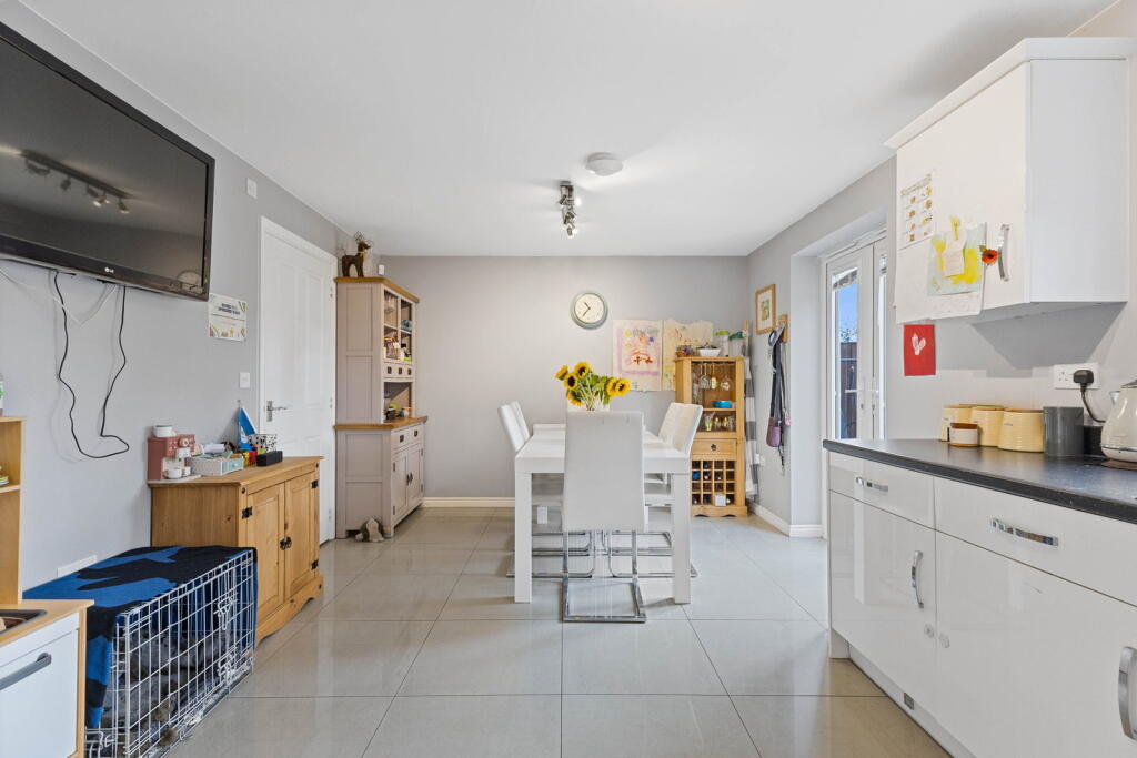 House in Wakefield - View 4