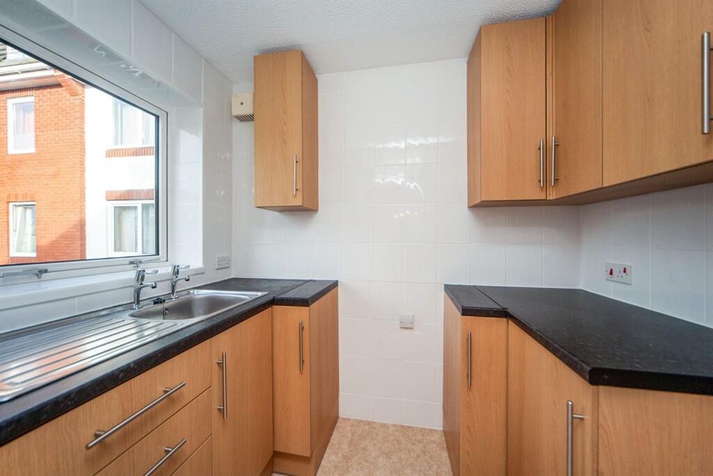 Apartment in Exeter - View 5