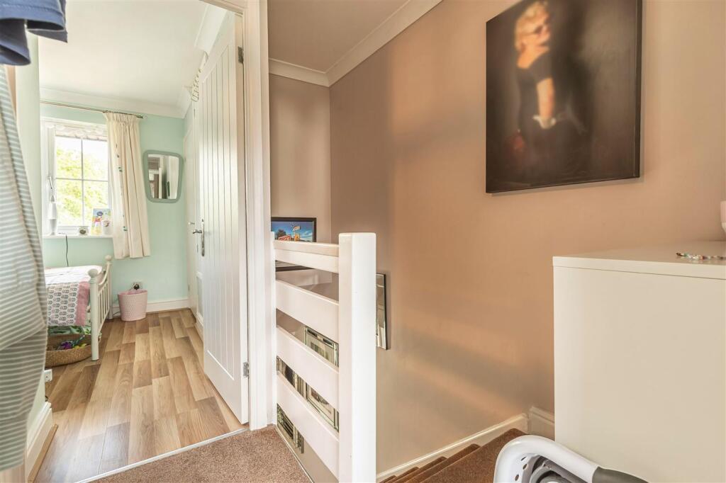 House in Epping Forest, Epping - More