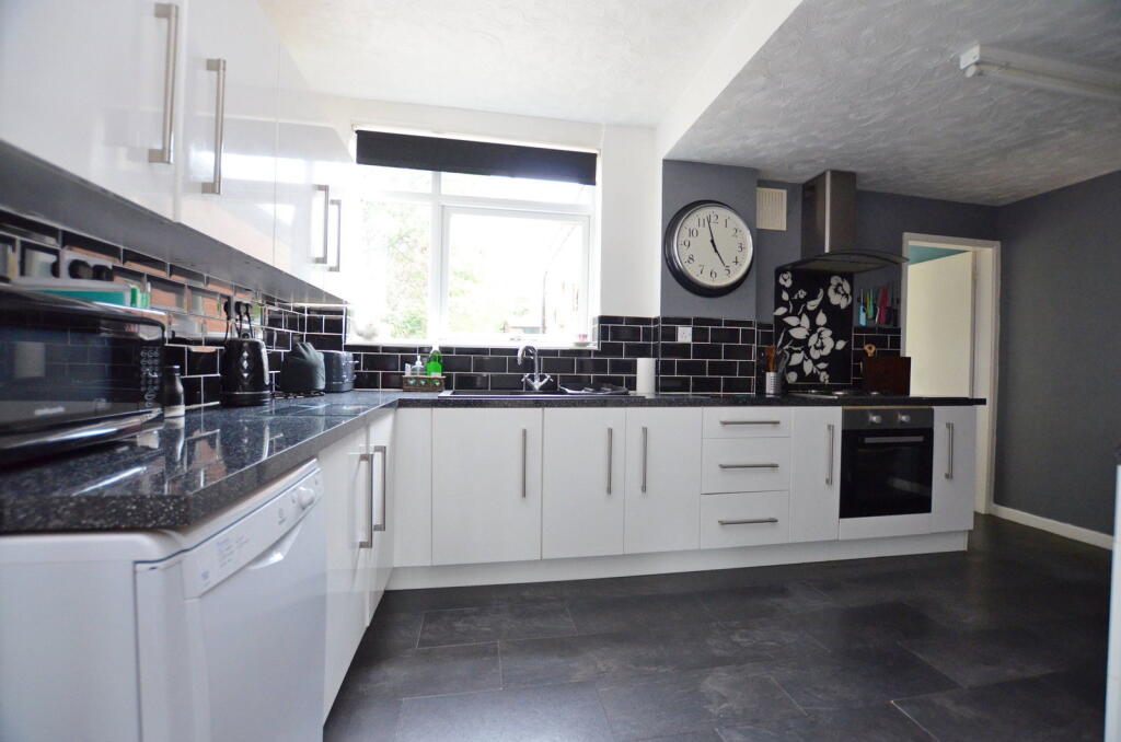House in Sandwell, West Midlands - View 4