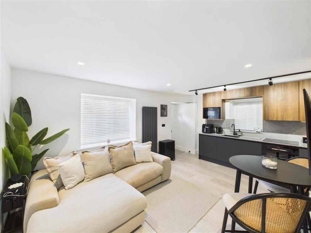 Main image of property: Tilehouse Street, Hitchin