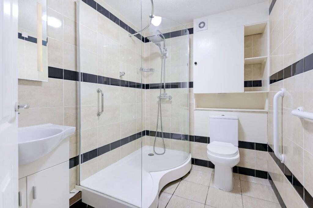 House in Reigate and Banstead, Banstead - More