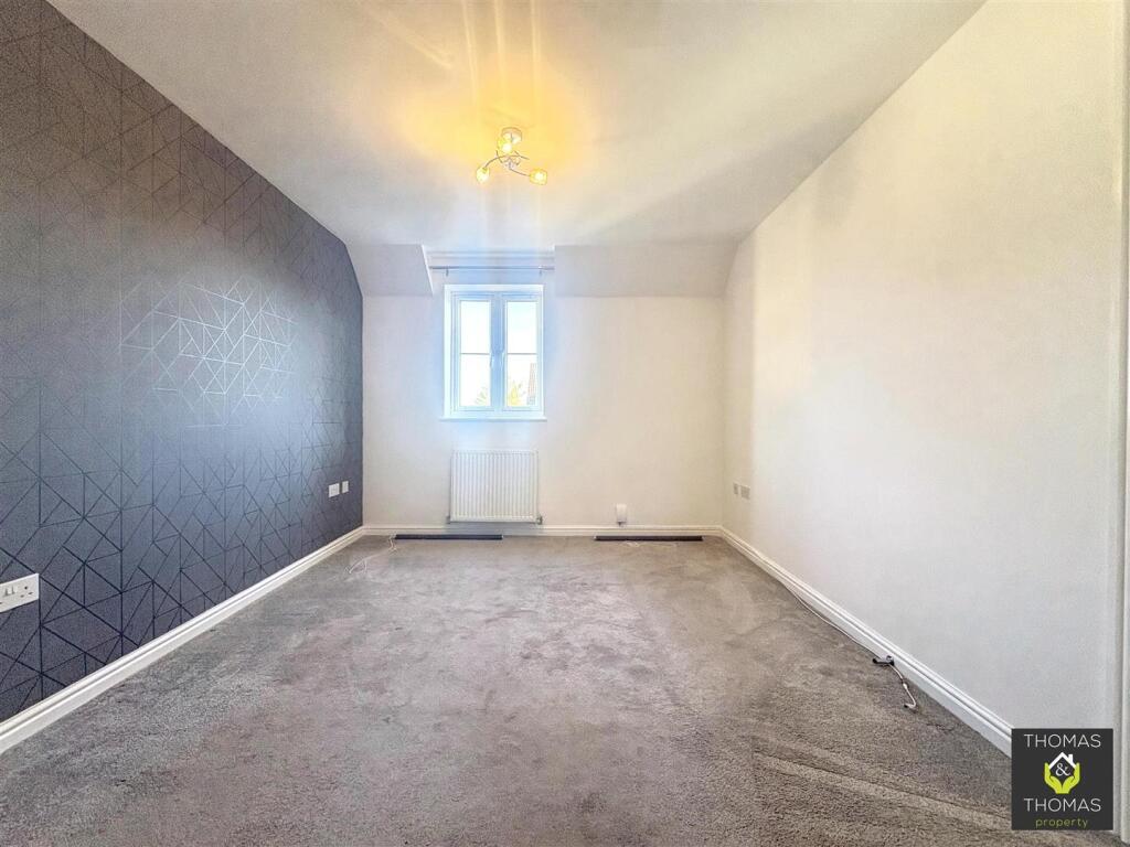 House in Gloucester, Kingsway, Quedgeley - More