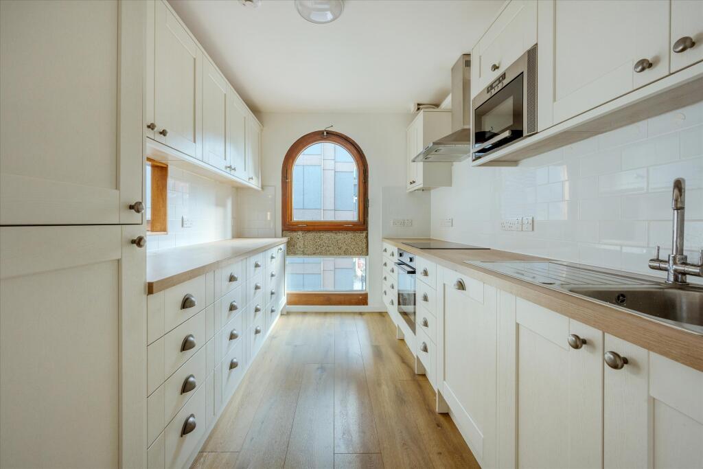 House in London, Barbican, City of London - View 4