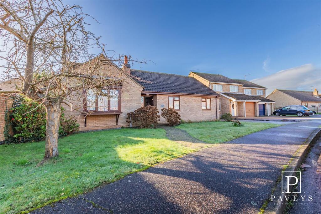 3-bed detached on Wavring Avenue, Kirby Cross, Frinton-On-Sea, £395,000