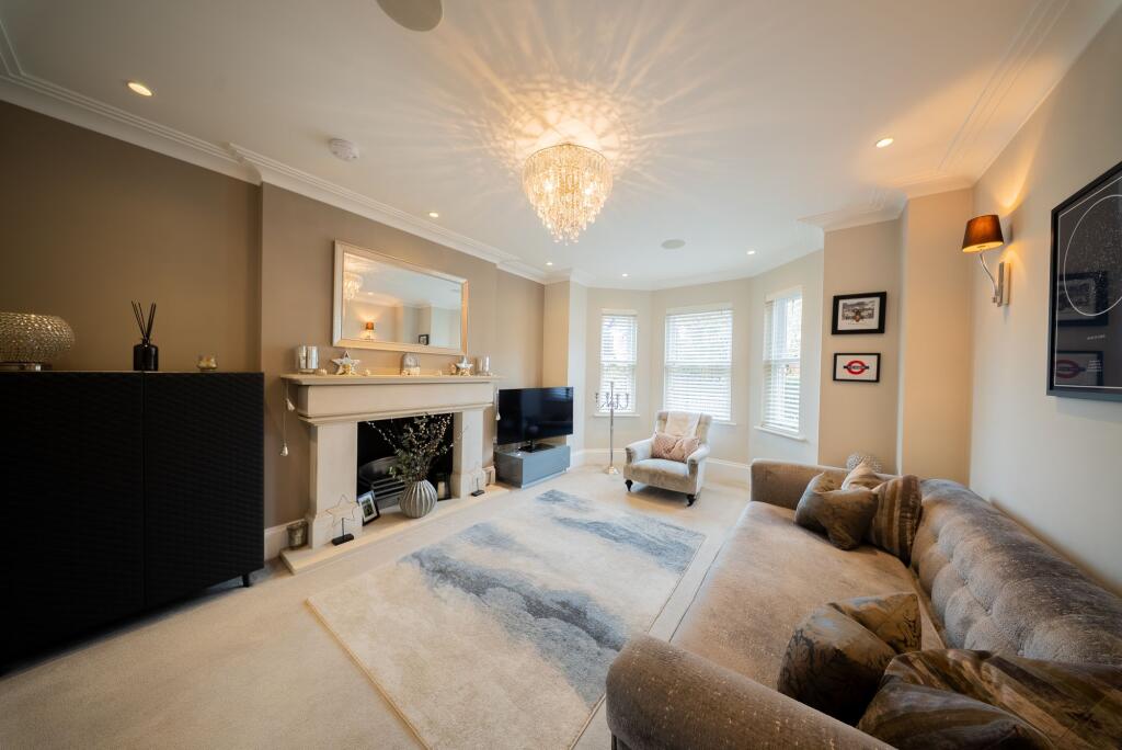 Vicarage Lane, Bowdon, WA14 photo 4