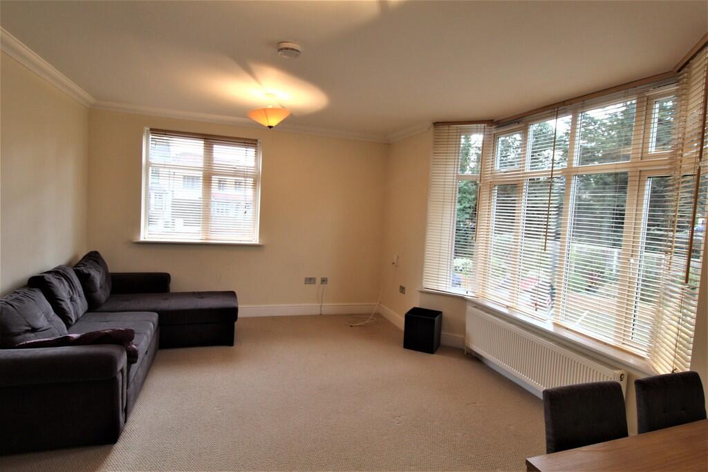 Apartment in Runnymede, Surrey - View 5