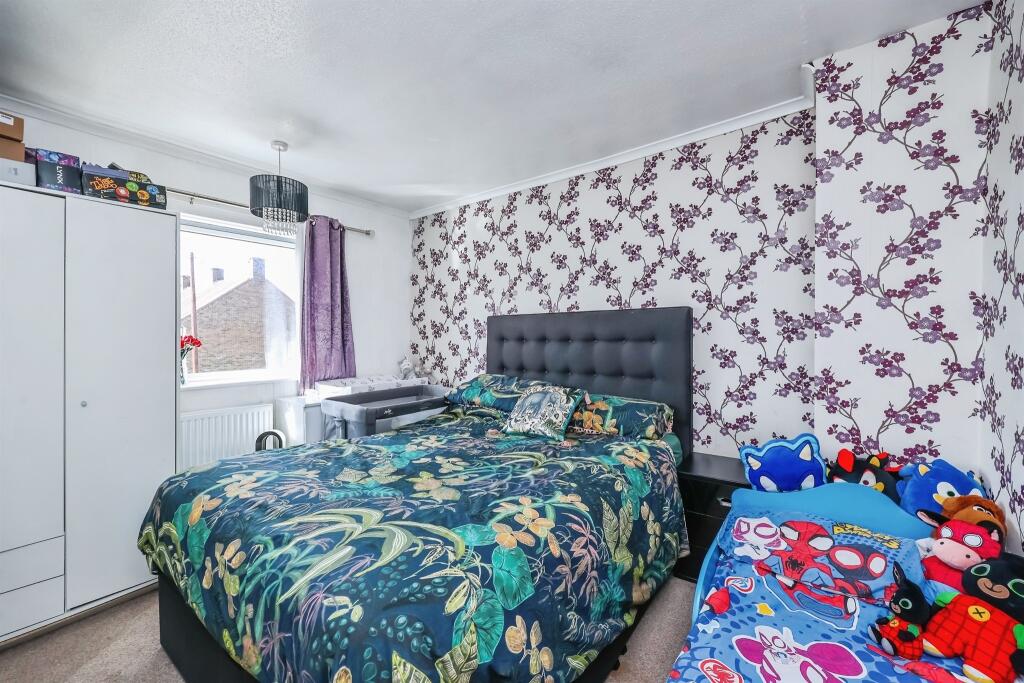 House in Nottingham, Nottinghamshire - More