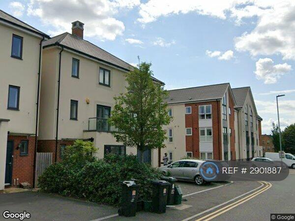 6 bedroom semi-detached house for rent