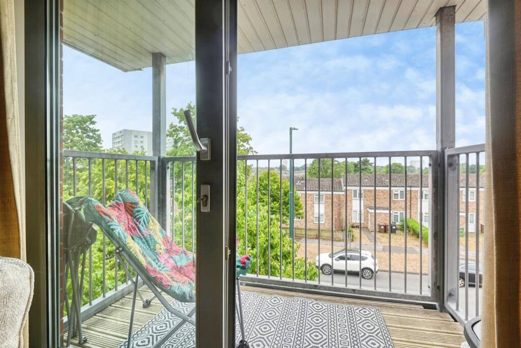 Apartment in Solihull, Chelmsley Wood - View 4