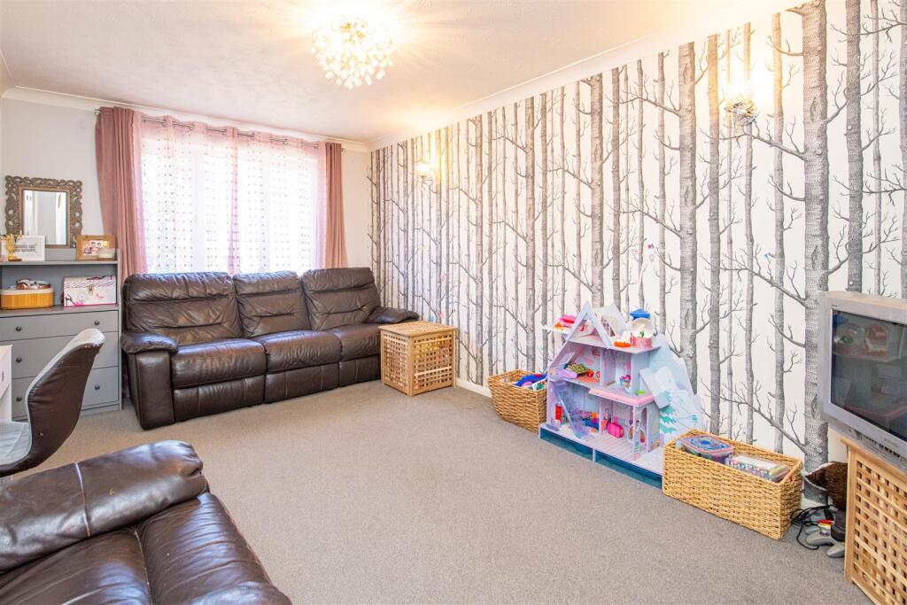 Swinburne Close, Kettering photo 2