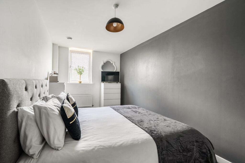 Apartment in Watford - View 3
