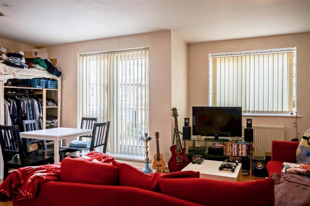 Main image of property: Headingley Ave, Leeds