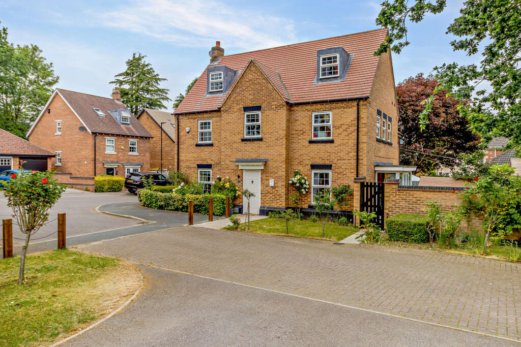 5-bed detached on Woodlands Gardens, Edenthorpe, Doncaster, DN3, £430,000