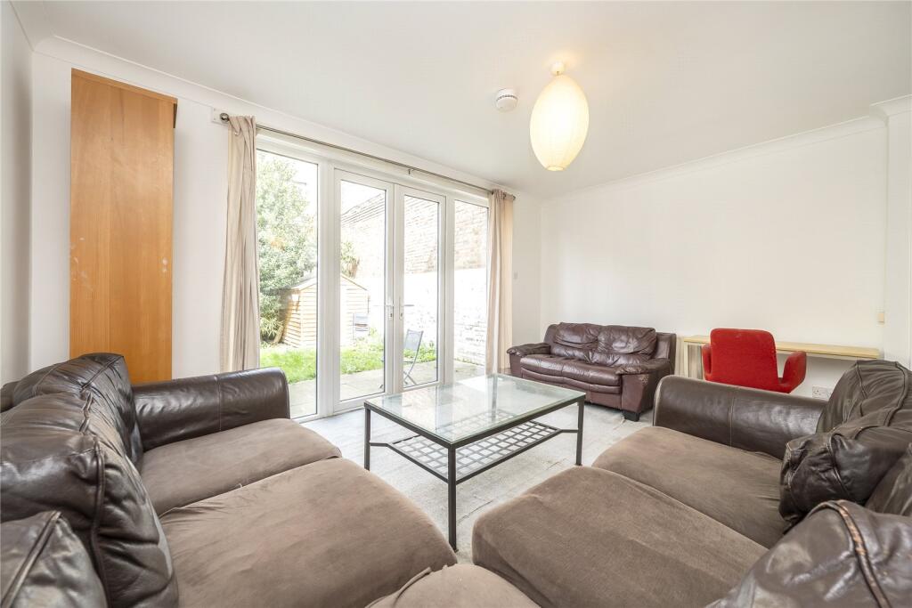 Louisa Gardens, Stepney, London, E1 - More