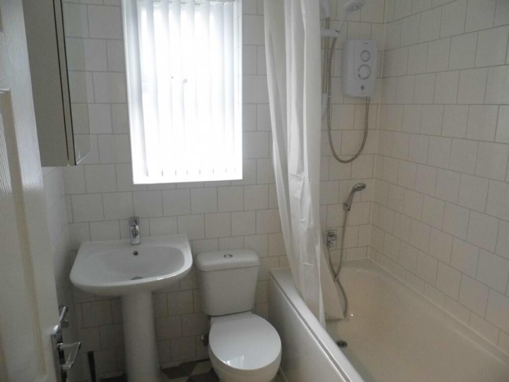 1 bedroom house share for rent