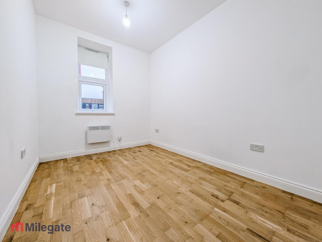 Apartment in Southend-on-Sea, Essex - View 5