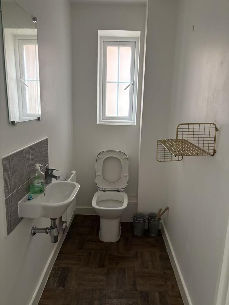 5 bedroom terraced house for rent