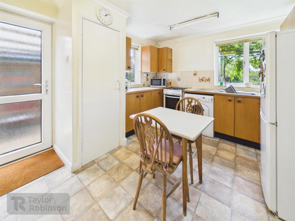 House in Crawley, Furnace Green - View 4
