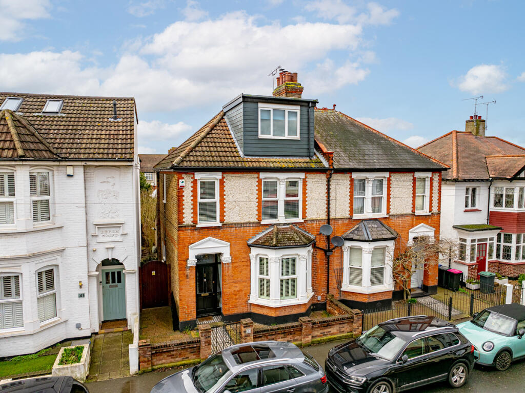 Main image of property: Lansdowne Avenue, Leigh-on-sea, SS9