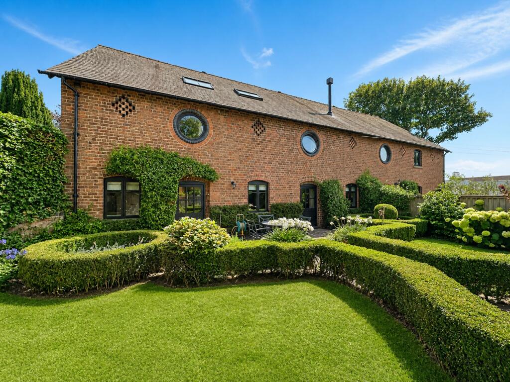Gayton Farm Road, Wirral, CH60 photo 4
