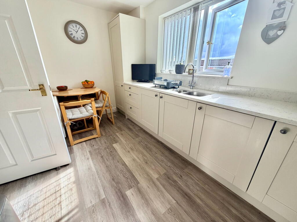 Apartment in Sheffield, Ecclesfield - View 5