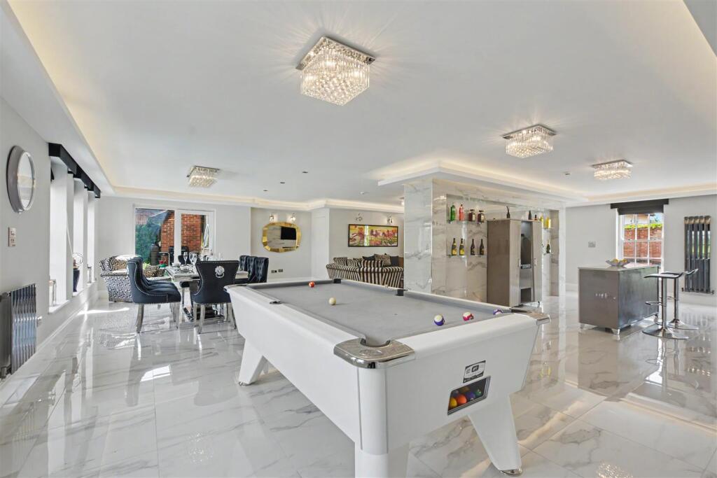 House in Nottingham, Bramcote - View 4