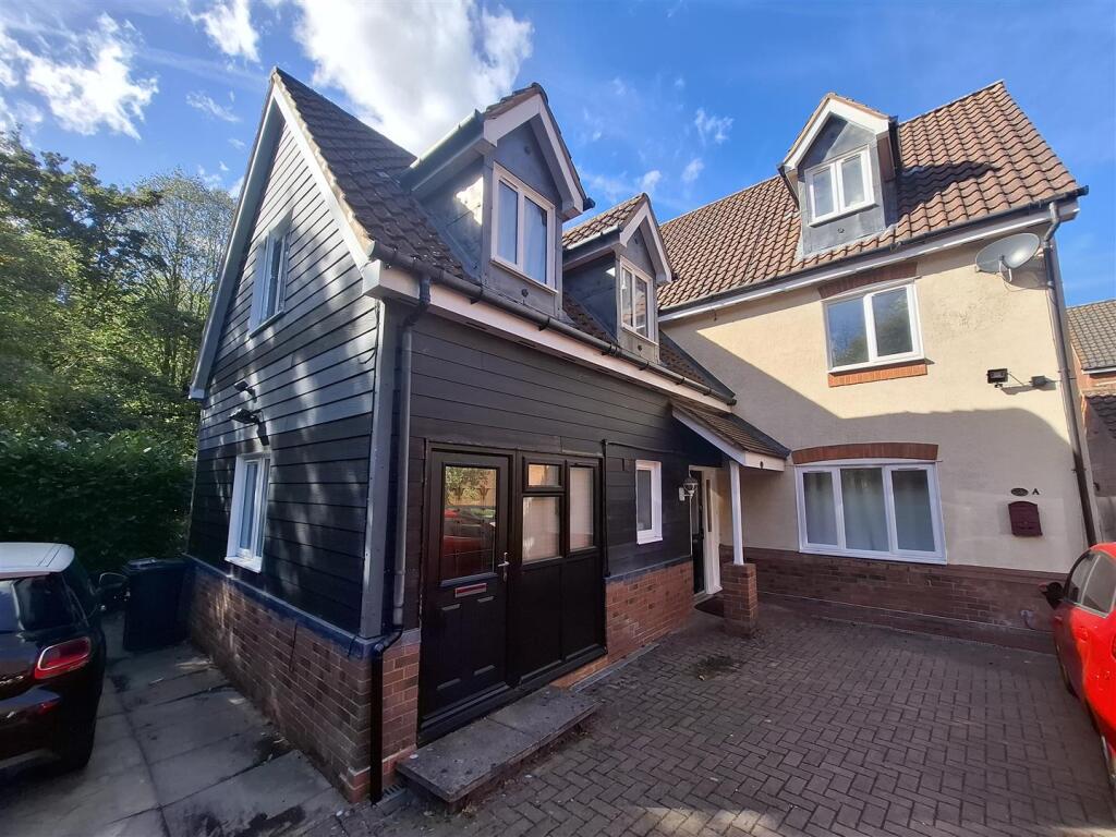 Main image of property: An Annexe/ Flat in Foxley Place, Loughton, Milton Keynes