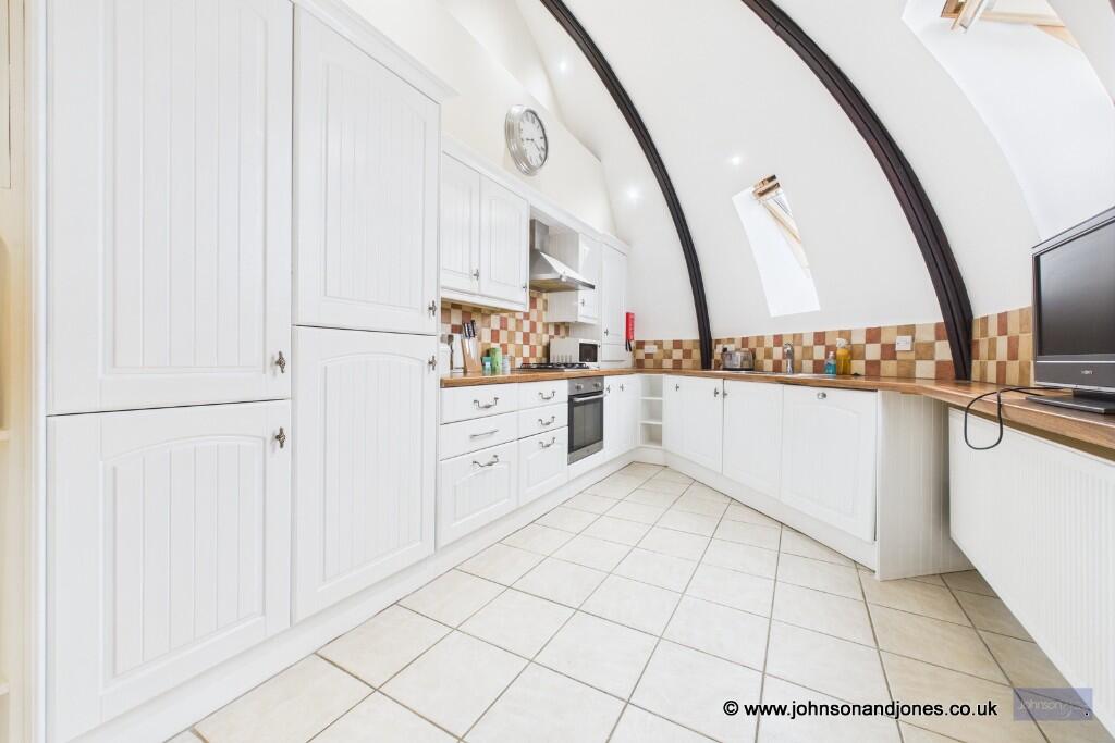Stanway Place, Chertsey, Surrey, KT16 photo 2