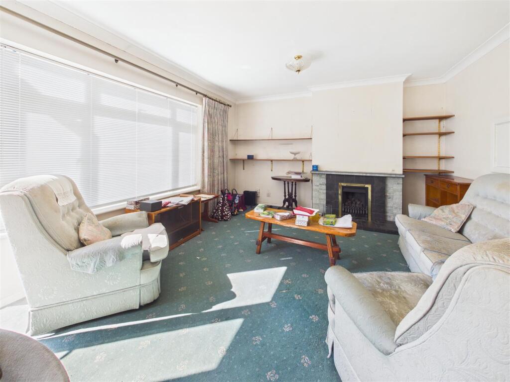 House in Walton-on-Thames, Surrey - More
