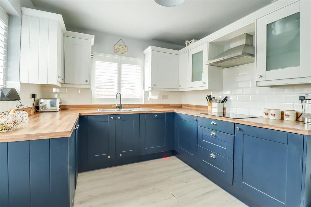 House in Southend-on-Sea - More