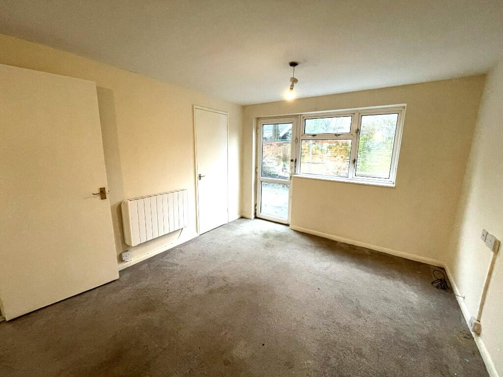 Peachs Close, MK43 photo 2