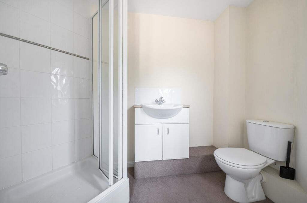 Apartment in Fareham, Hampshire - More