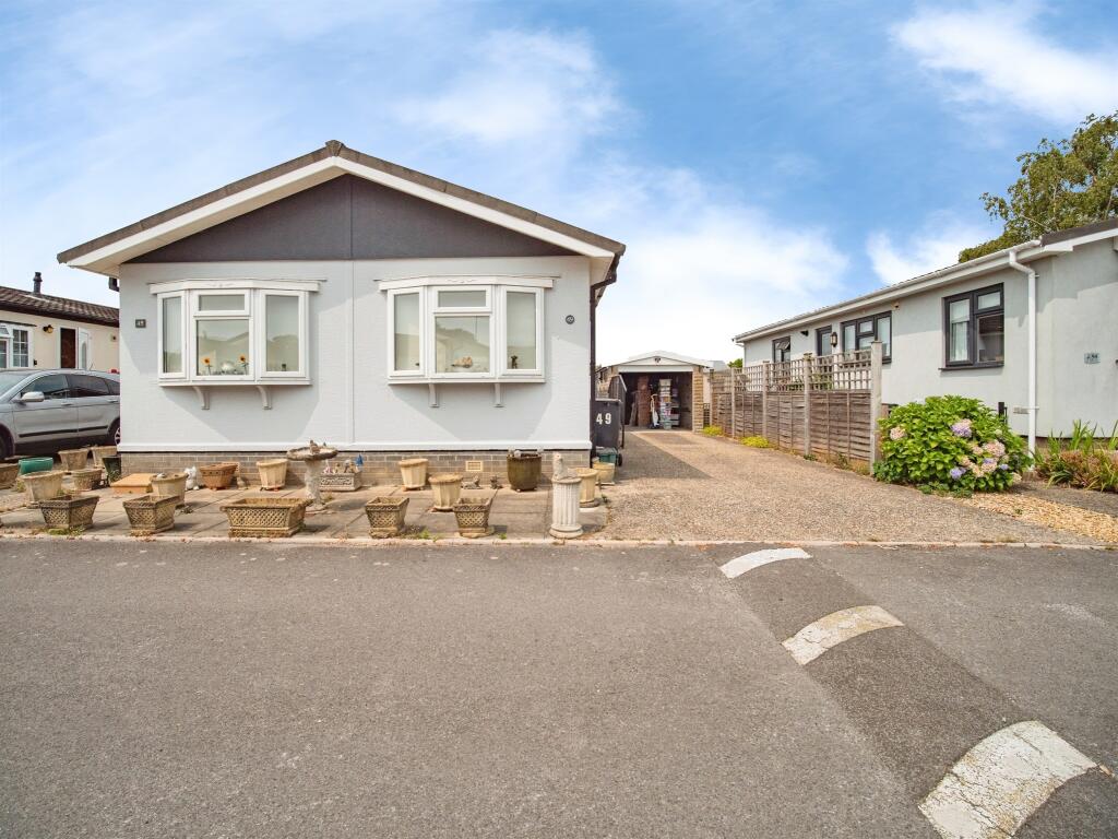 2-bed caravan on Oaklands Park, Crossways, Dorchester, £130,000