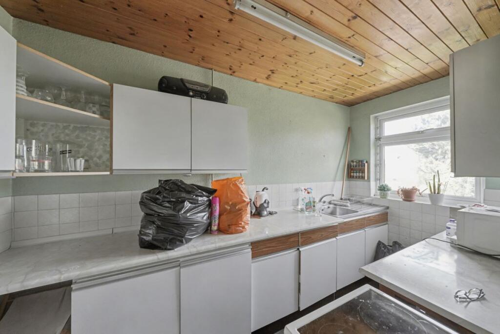 Apartment in Southall - View 5