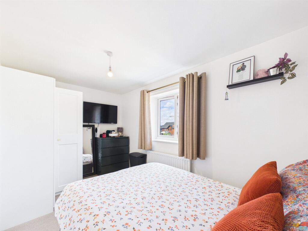 House in Tewkesbury, Brockworth - View 4