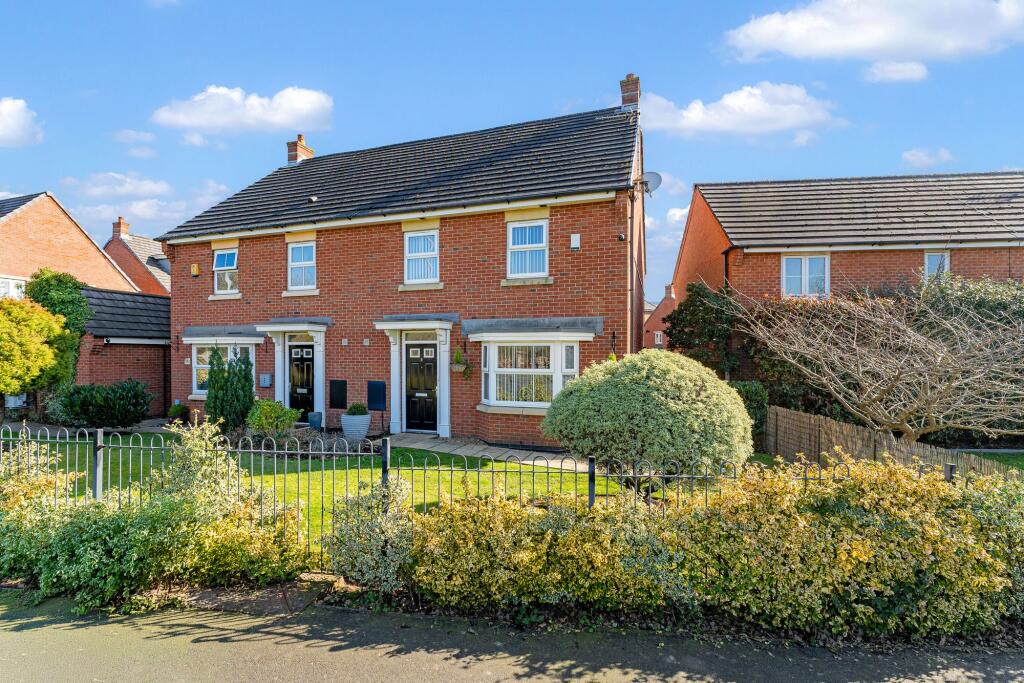 4-bed semi-detached on Lingwell Park, Widnes, WA8, £300,000