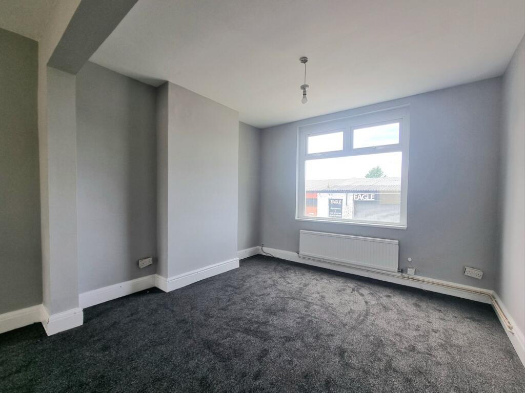 House in Bridgend, Hencastel - More