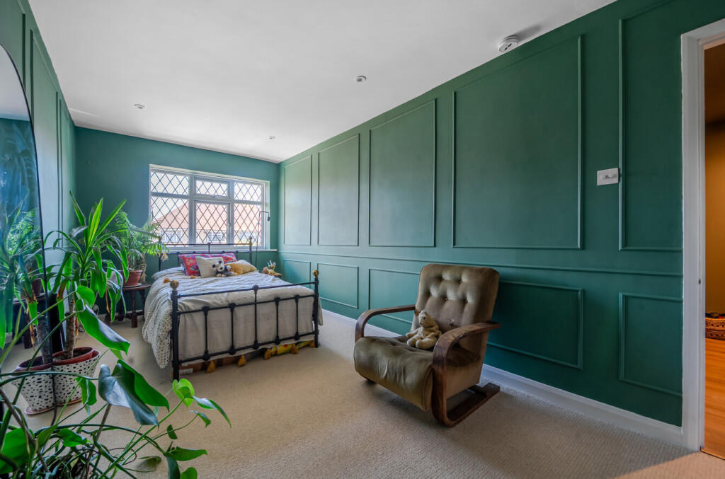 Apartment in Worthing, West Sussex - More