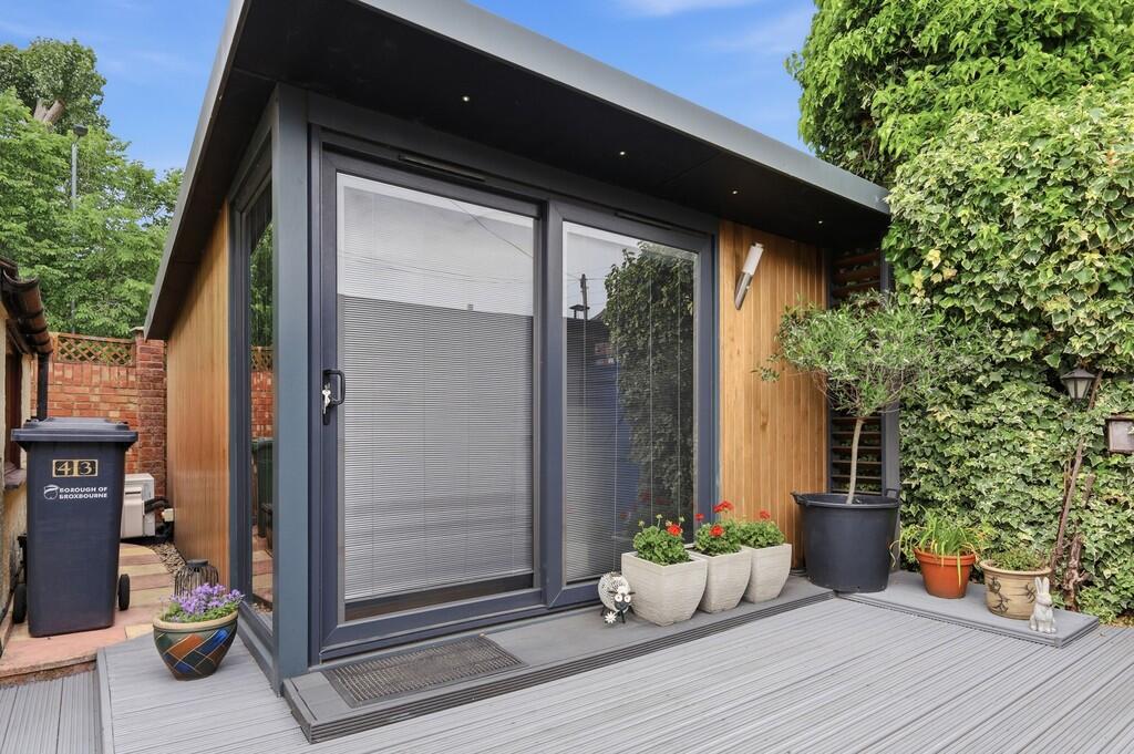 House in Broxbourne, Hertfordshire - View 4