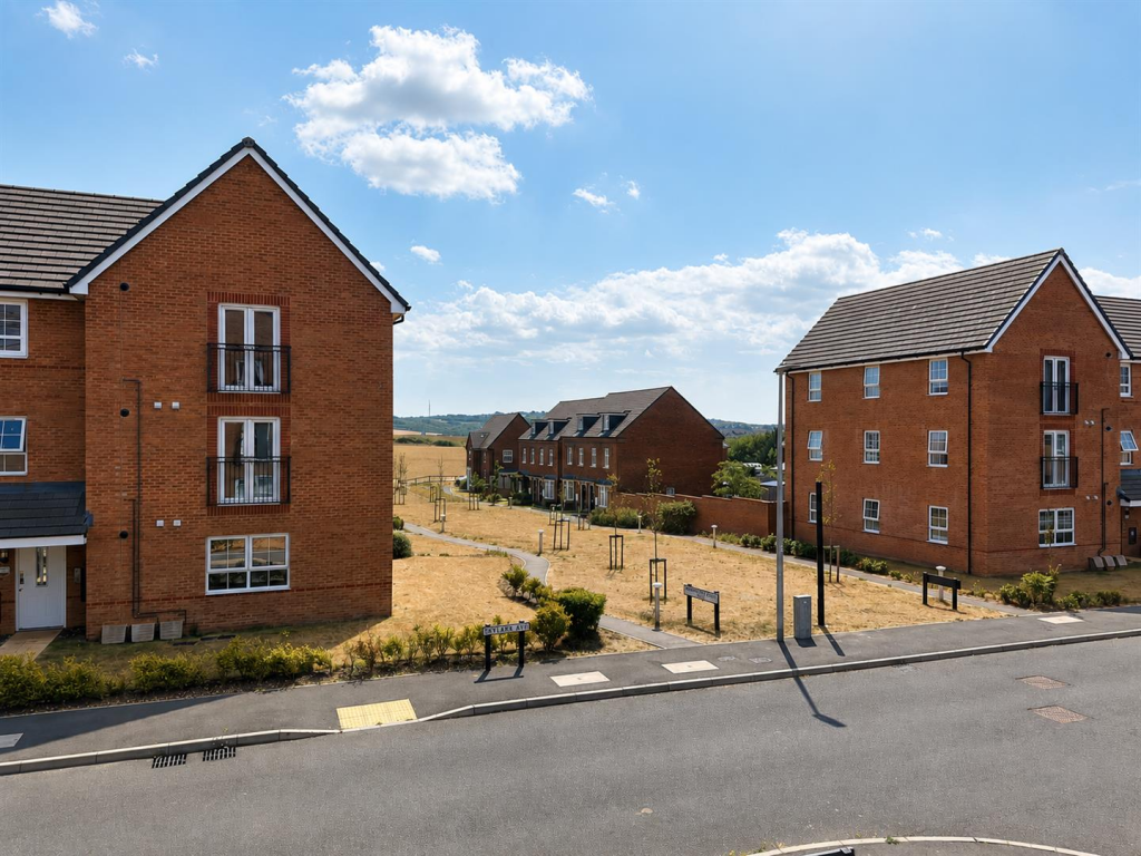 Skylark Avenue, Peacehaven photo 4