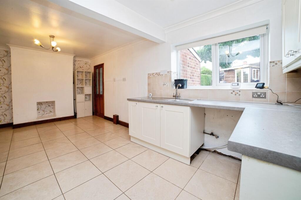 House in Amber Valley, Alfreton - More