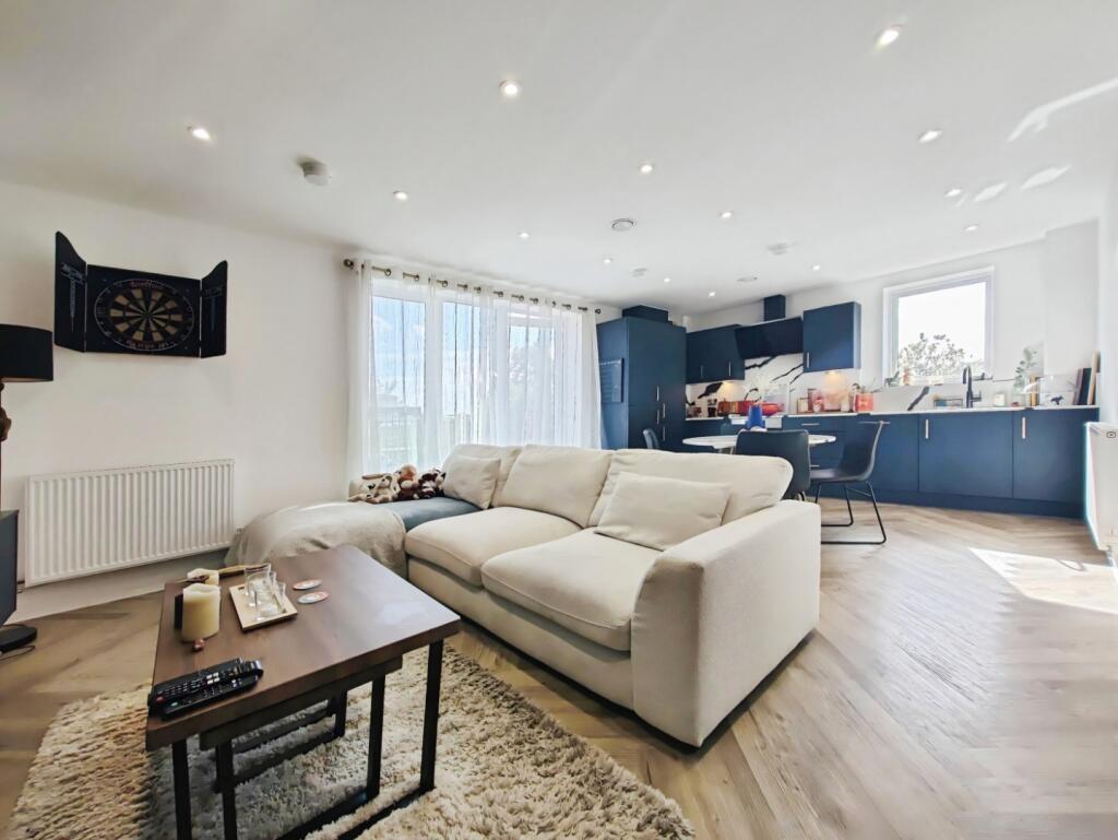 Apartment in Wokingham, Emmbrook - View 2